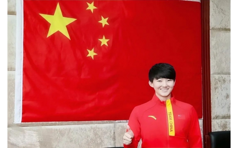 來了，世界冠軍宮乃瑩！